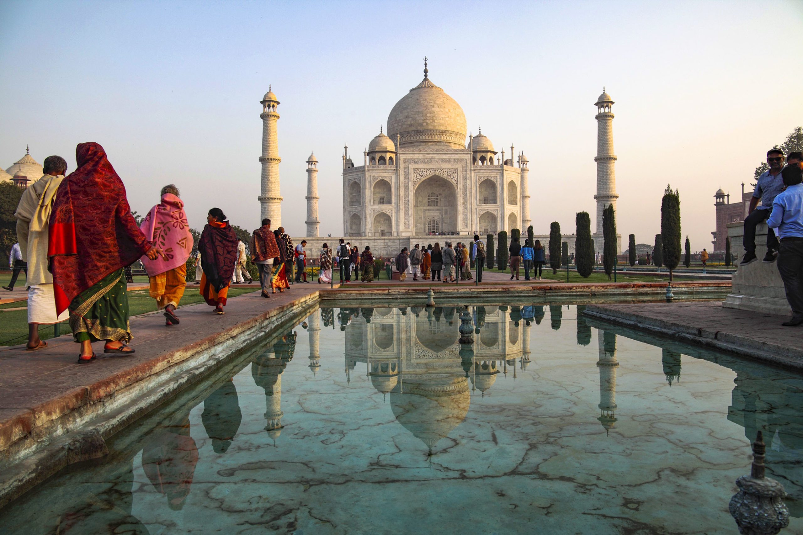 Följ med på en upplevelsrik resa fantastiska Indien. Vi besöker den myllrande staden Delhi, vi ser magiska Taj Mahal i soluppgången och bor i den färgstarka och spännande ökenstaten Rajasthan.