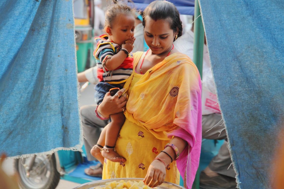 Mor och barn i Jaipur