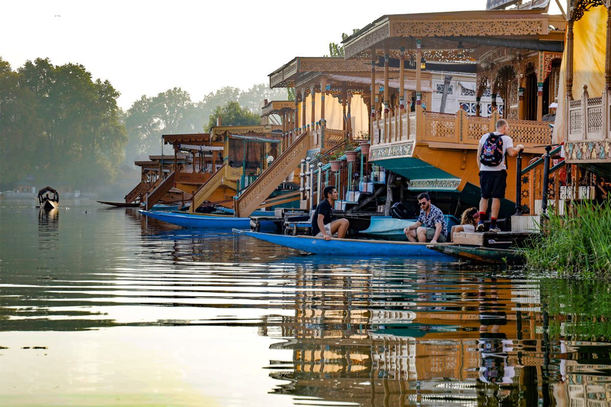 Turister på Dal Lake Srinagar Kashmir