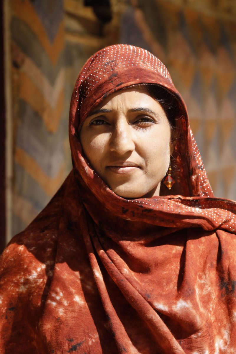 Kvinna i Srinagar Kashmir